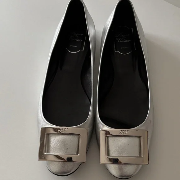 Roger Vivier Silver Flats with Engraved Buckle - Picture 7 of 9